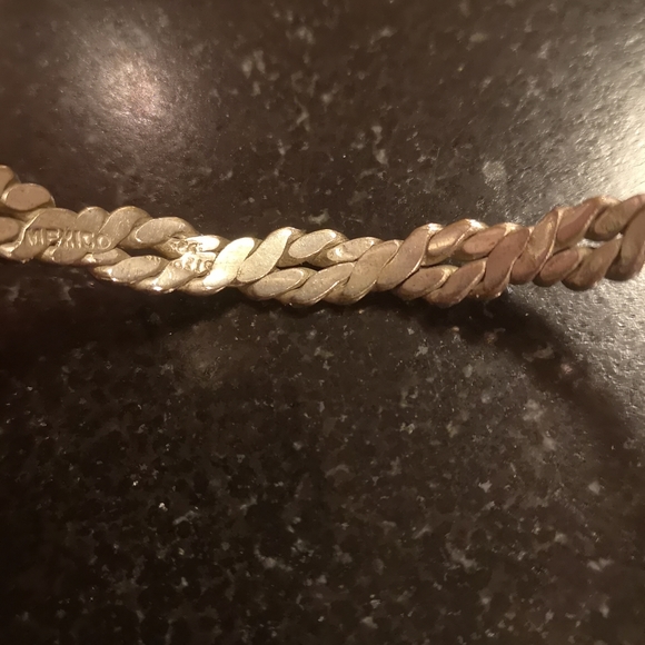 2 bangle bracelets - Picture 2 of 3